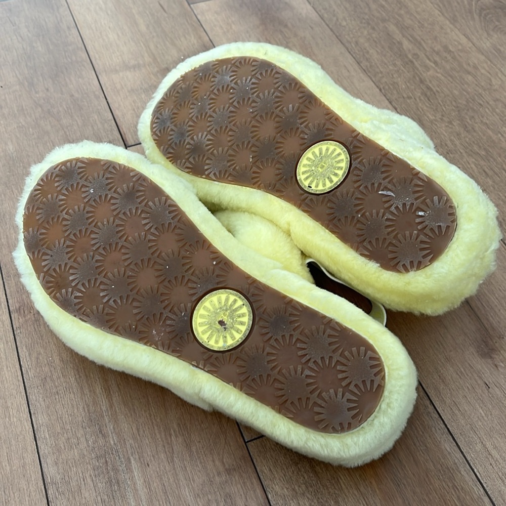 UGG oh yeah slippers - Picture 7 of 7